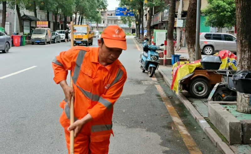 玉龍環保：環衛工人張相遠3