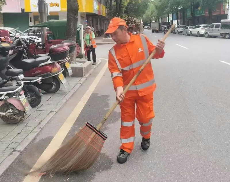 玉龍環保：環衛工人張相遠1