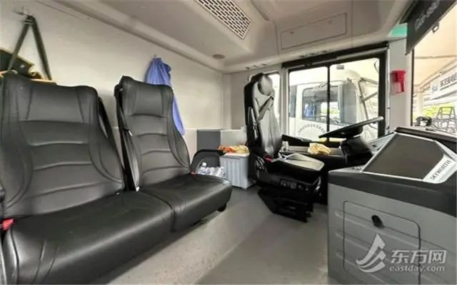 像公交車一樣的垃圾清運車2